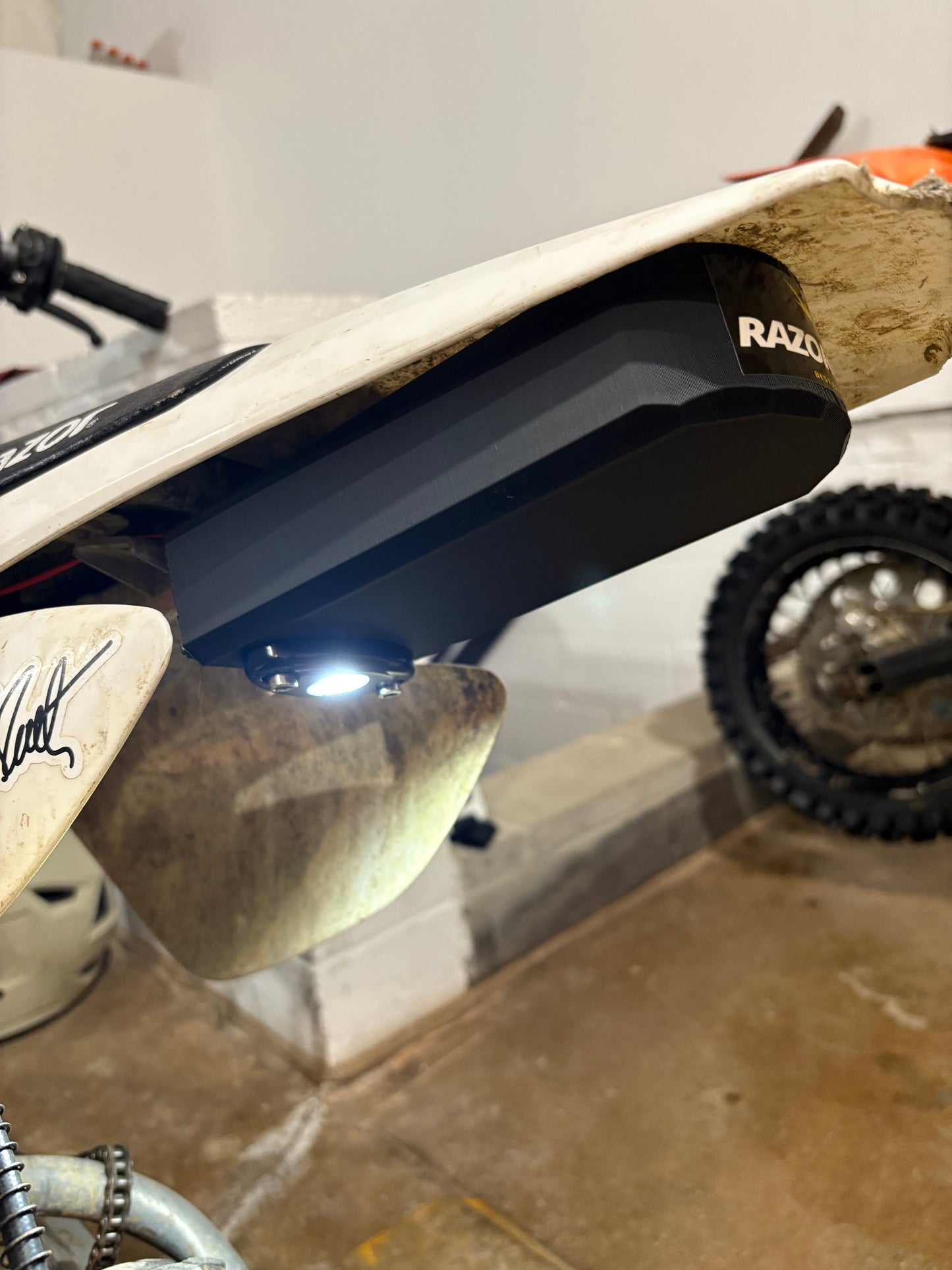 Razor All In one battery powered Rock light kit
